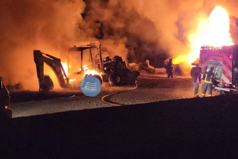 Villa la Angostura: Investigan presunto ataque incendiario contra máquinas viales